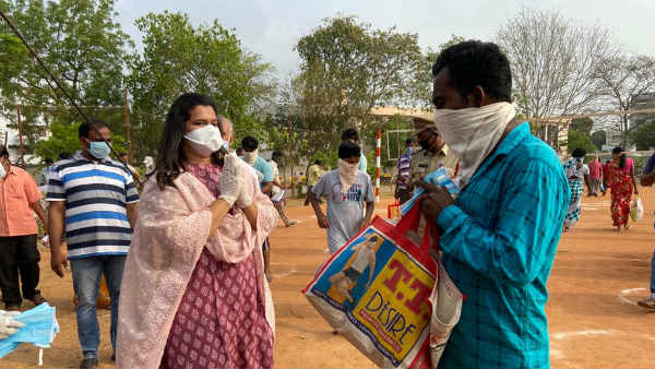 కరోనా డబ్బుల పేరిట వైసీపీ.. సాయం పేరుతో టీడీపీ..