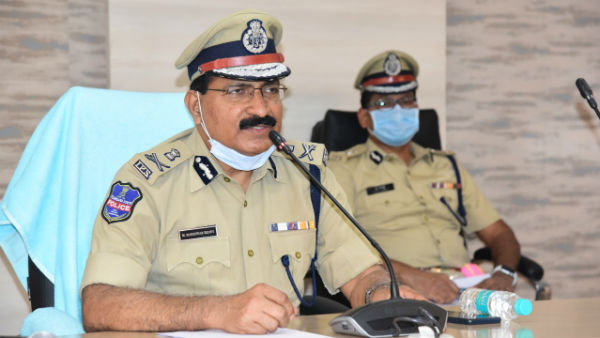 ప్రభుత్వ ఉద్యోగులకు కలర్ పాస్లు..
