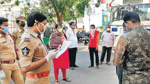 కరోనా బాధితురాలికి దిశ సాయం-