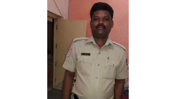 డ్రైవర్ ను చితకబాది ఆటో సీజ్ చేసి !