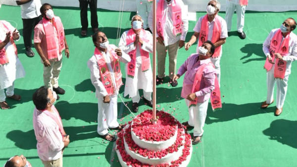 ప్రధాని..కేసీఆర్ సైతం రక్షణ చర్యలు..