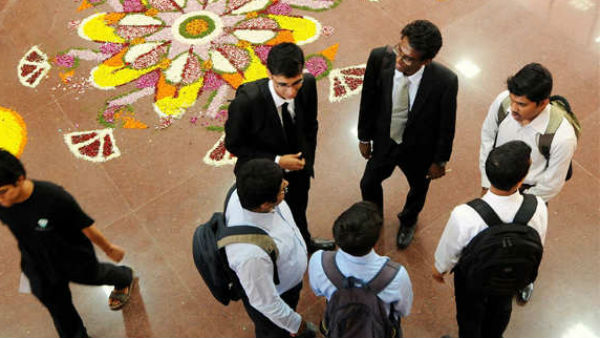 10 మందిలో ముగ్గురికి మాత్రమే ఉద్యోగాలు