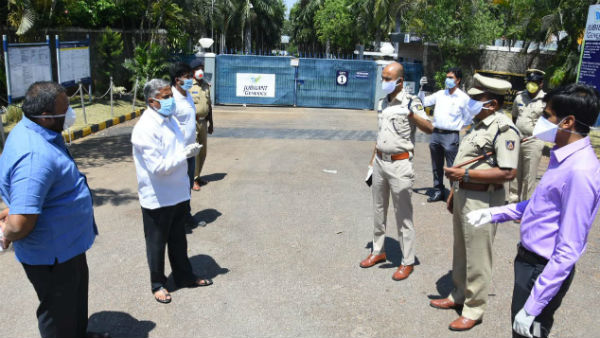 ఒక్క దెబ్బతో 900 మంది క్వారంటైన్