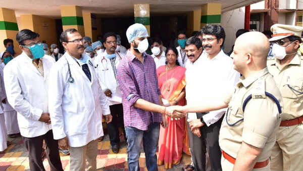 Andhra Pradesh: One COVID 19 patient has recovered and has been discharged from Kakinada Andhra Pradesh: One COVID 19 patient has recovered and has been discharged from Kakinada