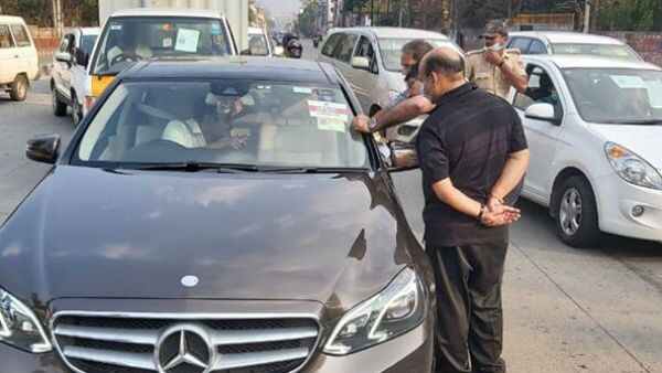 మీరెవరు ? ఎక్కడికి వెలుతున్నారు