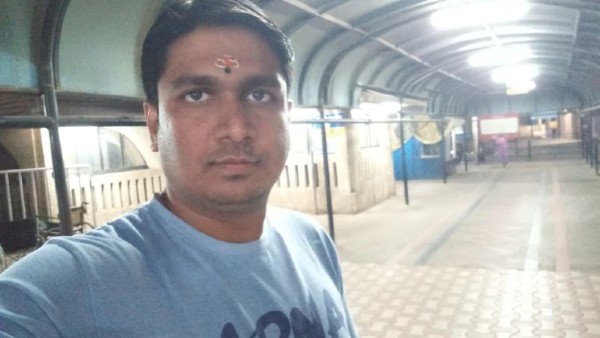 Mumbai Police detains self-proclaimed labour leader vinay.. Mumbai Police detains self-proclaimed labour leader vinay..