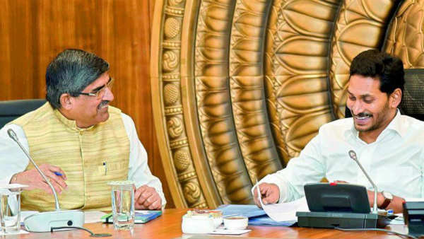 ఎల్వీనే కొనసాగించిన జగన్..