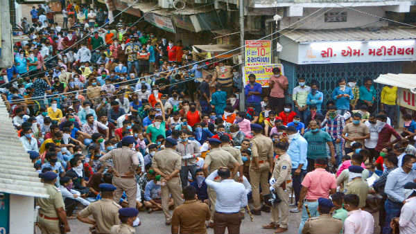 Migrant workers who rebel to be sent home .. incident in Surat Migrant workers who rebel to be sent home .. incident in Surat