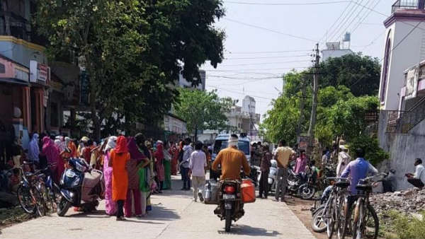 coronavirus: BJP MLA distributes ration on birthday, social distancing goes for a toss coronavirus: BJP MLA distributes ration on birthday, social distancing goes for a toss