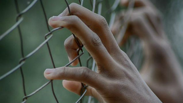 Remand prisoner assaults cop, steals gun and escapes from govt hospital in Nizamabad. Remand prisoner assaults cop, steals gun and escapes from govt hospital in Nizamabad.
