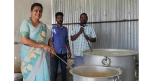 వండి వడ్డించి వారికి కృతజ్ఞత తెలిపిన రోజా