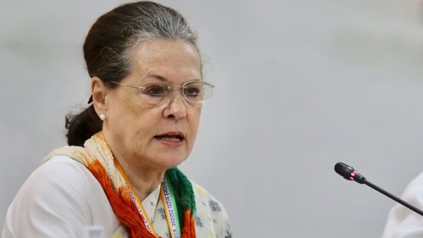 సోనియాపై అనుచిత వ్యాఖ్యలంటూ..
