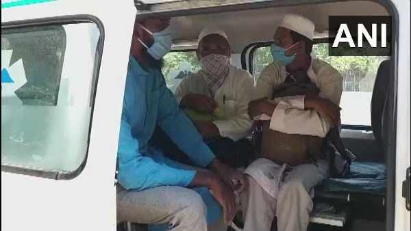 Andhra Pradesh: officials in Srikalahasti have identified 15 persons returned from Nizamuddin Andhra Pradesh: officials in Srikalahasti have identified 15 persons returned from Nizamuddin