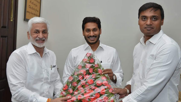 ప్రభుత్వానికి ఇబ్బంది కలిగేలా...