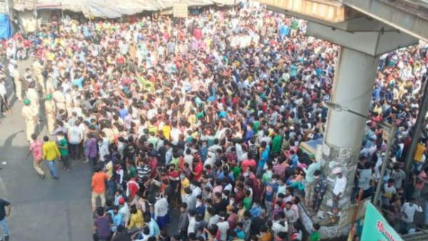 Cops lathicharge migrants as thousands gather at Bandra station.. Cops lathicharge migrants as thousands gather at Bandra station..