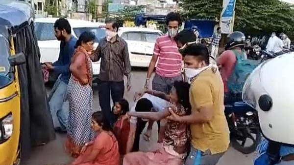 Gas leakage at Raigarh paper mill.. 7 workers hospitalised, 3 critical Gas leakage at Raigarh paper mill.. 7 workers hospitalised, 3 critical