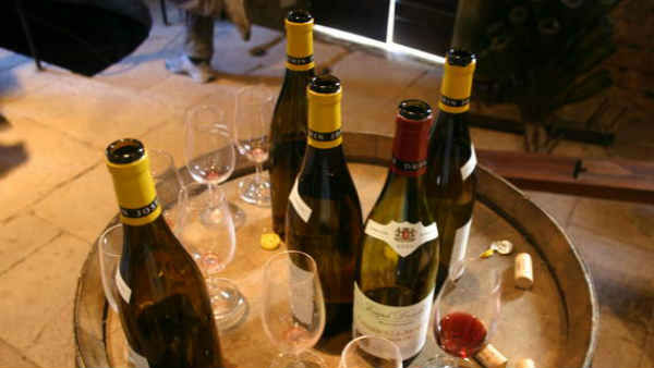 pass wine across rooftops..Neighbours celebrate happy hour in quarantine pass wine across rooftops..Neighbours celebrate happy hour in quarantine