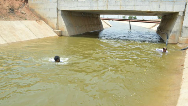 ఈత కొట్టిన ఎమ్మెల్యే,ఎంపీ..