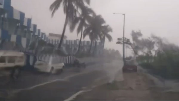 ఈదురు గాలులు, ఉవ్వెత్తున అలలు..