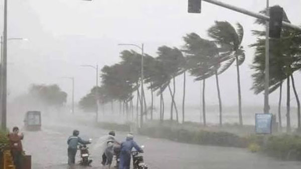 తమిళనాడు, ఏపీలోనూ తుఫాను ఎఫెక్ట్..