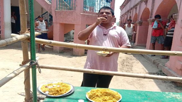 A migrant eats 40 rotis, 10 plates of rice a day A migrant eats 40 rotis, 10 plates of rice a day