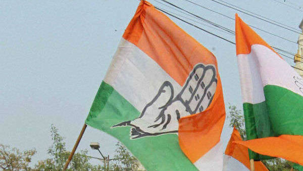 ఏ ప్రభుత్వాలు పట్టించుకోవడం లేదు.. కాంగ్రెస్ తో దీనగాధను చెప్పుకున్న వలసకూలీలు..