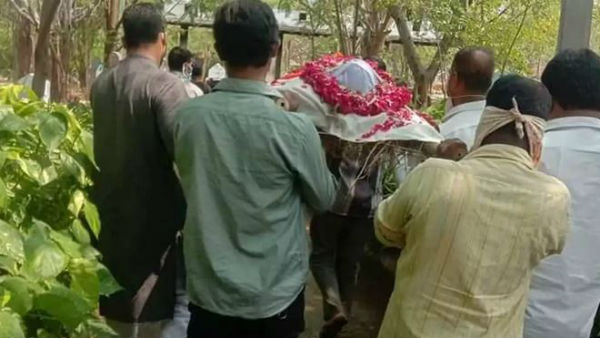అంత్యక్రియలకు ముందుకొచ్చిన ముస్లింలు...