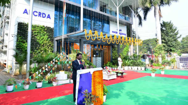 హ్యాపీ అన్ హ్యాపీ అయ్యిందిలా...