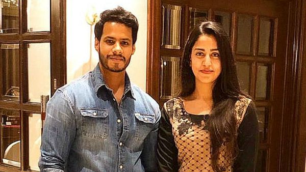 ఎవరికి టోపీ పెడుతున్నారు !