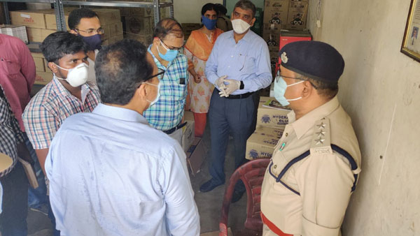 illegal liquor sale in vijayawada despite lockdown restrictions illegal liquor sale in vijayawada despite lockdown restrictions