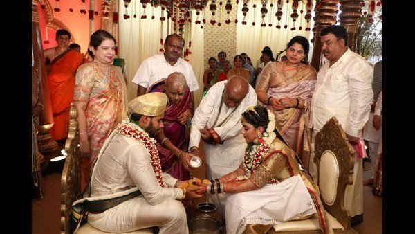 మాజీ ప్రధాని మనుమడు, మాజీ సీఎం కొడుకు, హీరో