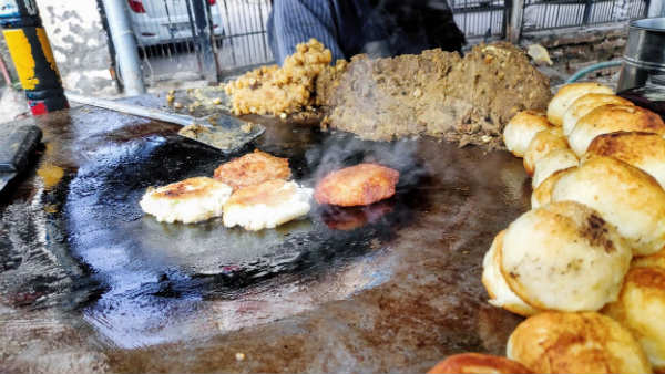 30 fall ill after eating panipuri in adilabad in telangana 30 fall ill after eating panipuri in adilabad in telangana
