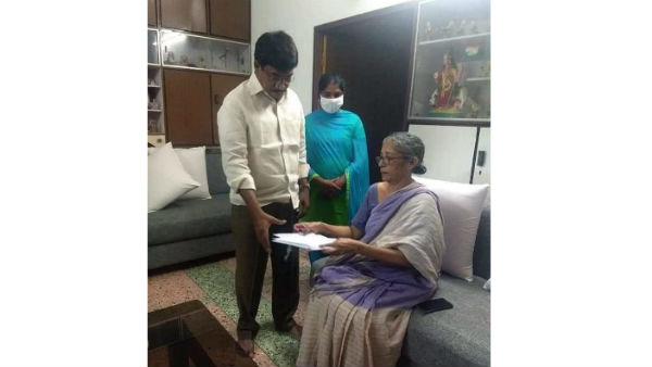 ఆమె సోషల్ మీడియా యాక్టివిస్టే..