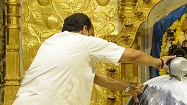 ఆలయాలలోకి భక్తులు రాక అర్చకుల బతుకు భారం