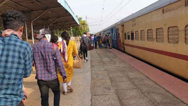 కర్ణాటకలో లక్షల మంది వలస కూలీలు