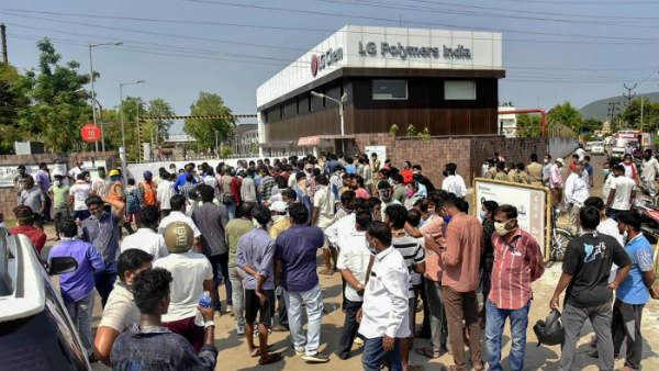 మృతదేహాలను సీక్రెట్గా తరలించే ప్రయత్నం చేశారని ఆరోపణలు