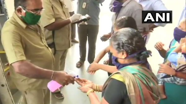 నగదు రహితంగా టికెట్ల జారీ.. నాన్స్టాప్ ప్రయాణం..
