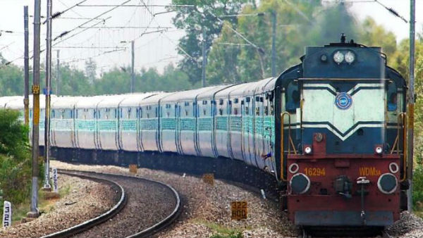 రైళ్లల్లో సోషల్ డిస్టెన్సింగ్ సాధ్యమేనా?