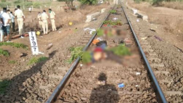 గూడ్స్ రైలు దూసుకెళ్లడంతో..