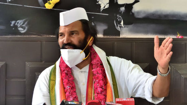 గాంధీ భవన్ లో రైతు సంక్షేమ దీక్ష చేసిన ఉత్తమ్ కుమార్ రెడ్డి