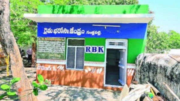 ysrcp colours to lord shiva temple in puthalapattu draws anger among locals ysrcp colours to lord shiva temple in puthalapattu draws anger among locals