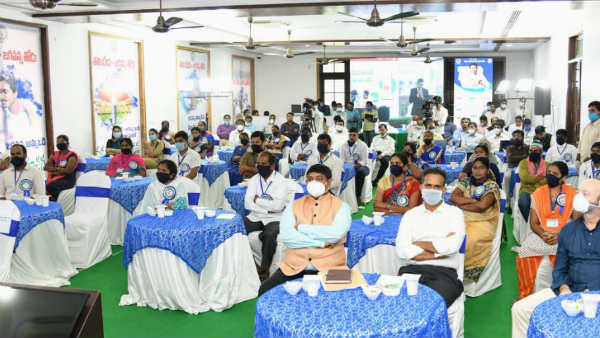 నీటి వసతి లేని పొలాల్లో తామే బోర్లు వేయిస్తామని మరో నిర్ణయం