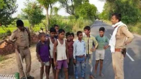 బోర్డర్ వైపు పది మంది పిల్లలు...