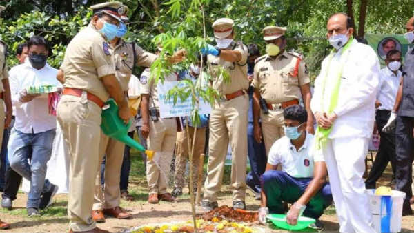 పోలీస్ ఉన్నతాధికారులను కలిసిన వారికీ టెస్టులు