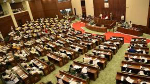 సచివాలయ ఉద్యోగులు కరోనా బారిన..