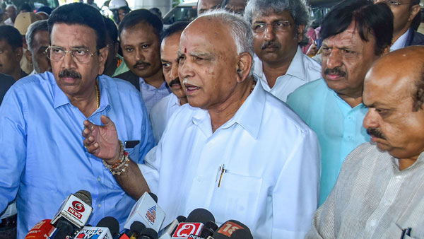 అంబులెన్స్లను పెంచాలన్న సీఎం