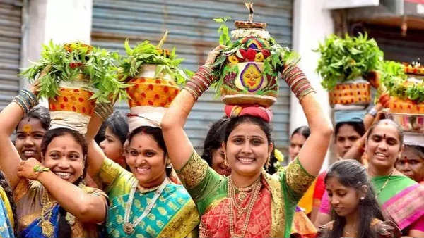 ఊరేగింపు ఇలా...