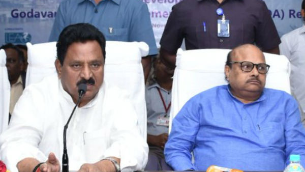 చిక్కుల్లో ప్రజాప్రతినిధులు...