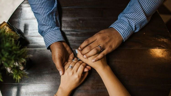 యువతి పేరంట్స్ ప్రలోభాలు..?