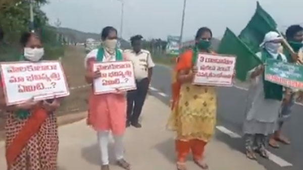 ఏపీ సీఎం జగన్ తో సినీ వర్గాల భేటీ .. చిరంజీవికి రాజధాని రైతుల నిరసన సెగ